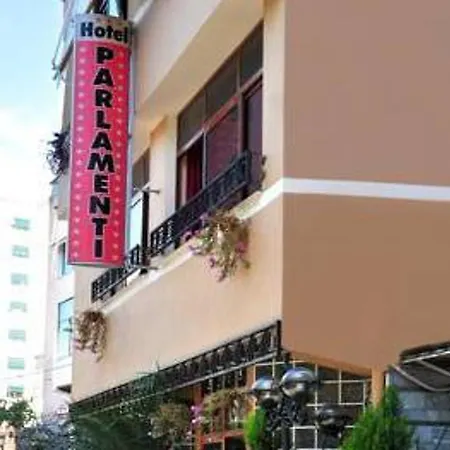 Parlamenti 地拉那