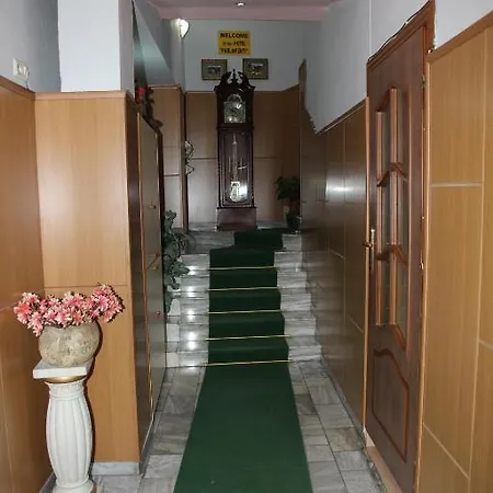 Parlamenti 酒店 地拉那