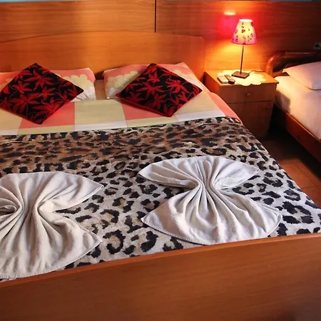 Parlamenti Hotel 3*