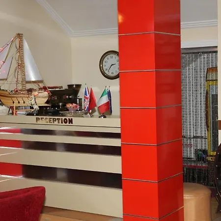 Parlamenti Hotel 3*